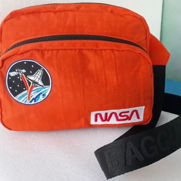 BAGGU NASA Space Shuttle Orange Fanny Pack - Picture 2 of 2